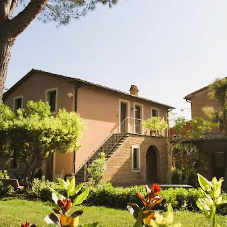 Isa-il Casale Di Donoratico, With Swimming-pool アパートホテル *